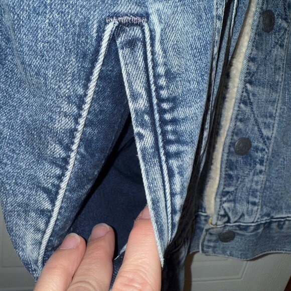 American Eagle Sherpa Lined Denim Trucker Jacket Size Small - Picture 7 of 16
